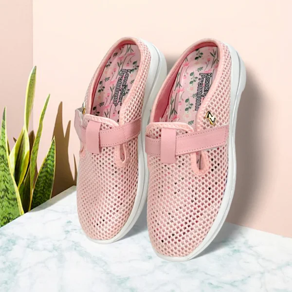 women knit mule